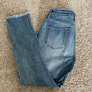 Nine West Skinny Capri Size 4 Zip Hem